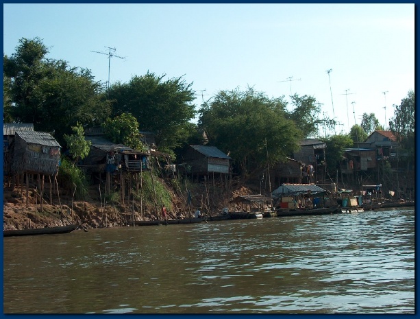 600x451 pixels (129K)